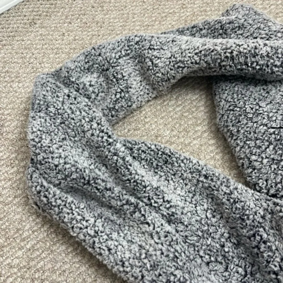 Free  people gray Sherpa plush infinity scarf - Picture 6 of 7